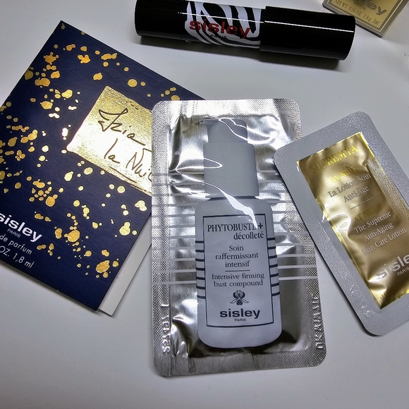 Sisley-Paris Luxury Travel gift set with pouch - Picture 13 of 16